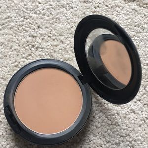 Mac studio fix powder foundation in NC45